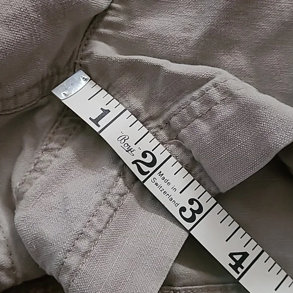 The North Face Women's Khaki Shorts, Size 8 - Picture 5 of 9